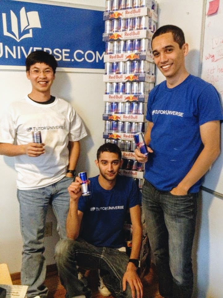 Hùng Trần cùng đồng nghiệp tại Tutor Universe lúc bấy giờ