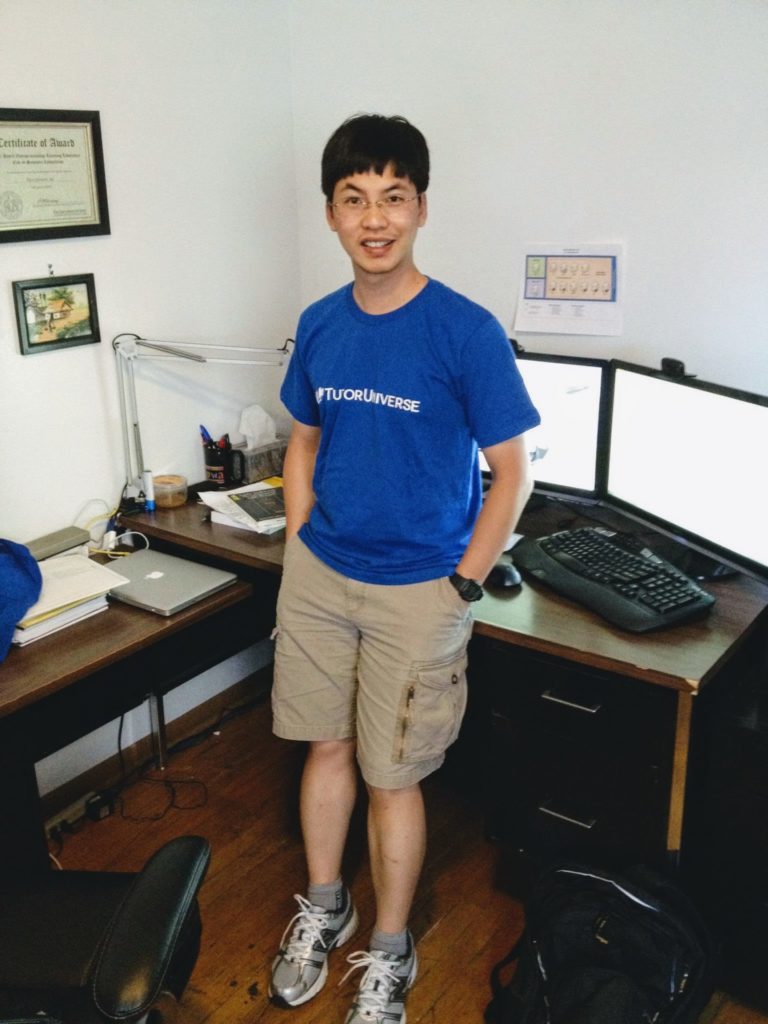 Hùng Trần cùng đồng nghiệp tại Tutor Universe lúc bấy giờ