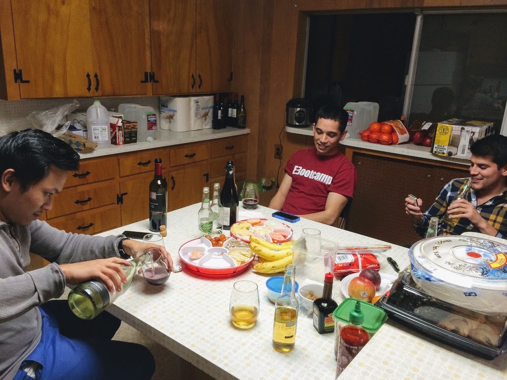 Những giây phút giải trí ngoài giờ làm của team