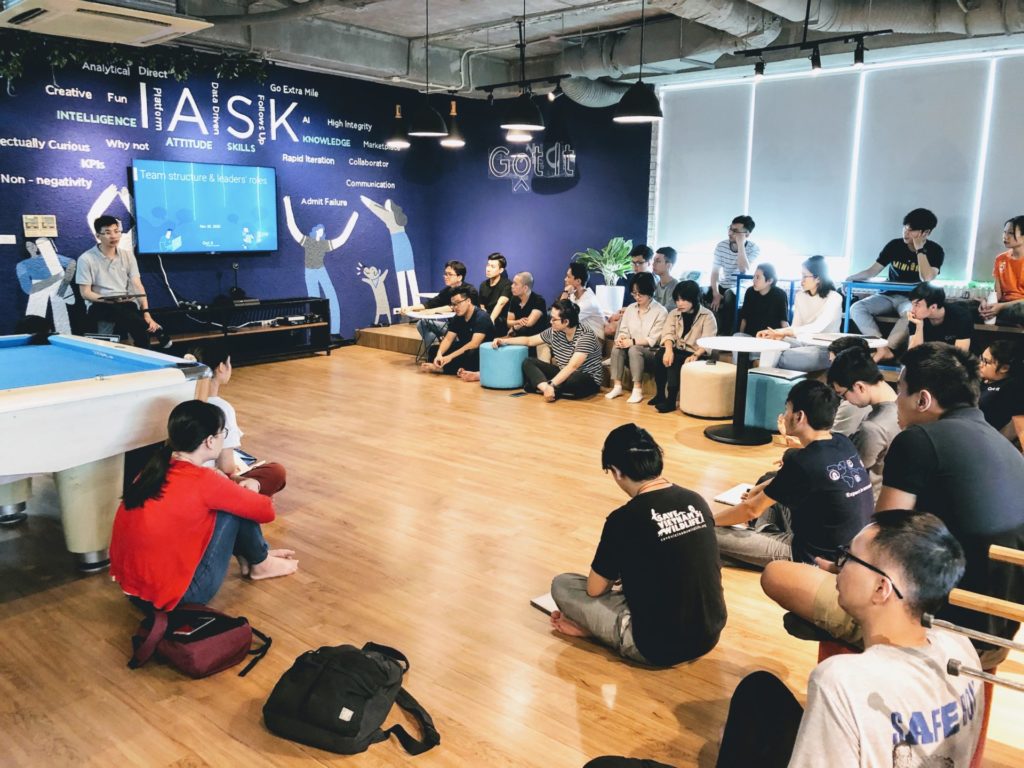 Buổi chia sẻ của anh Hùng Trần với team về sự thay đổi trong leadership